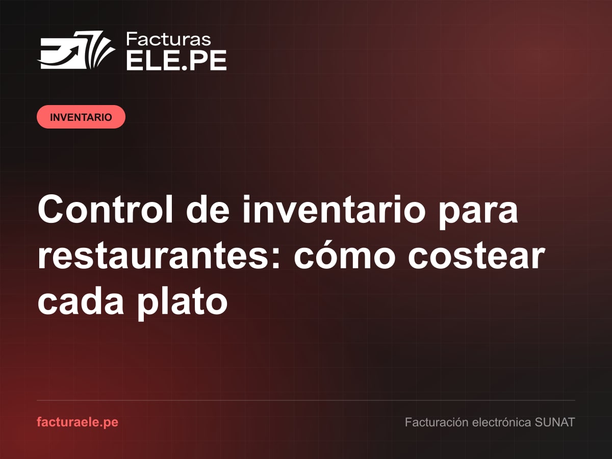 Cocina de un restaurante peruano con insumos en la balanza y el control de inventario de Facturas ELE.PE abierto en una tablet junto a la comanda